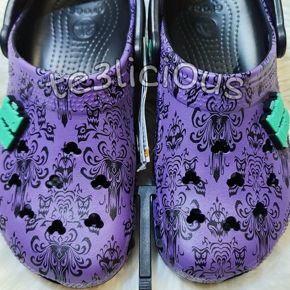 DISNEY PARKS GLOW IN THE DARK HAUNTED MANSION CROC - Picture 5 of 9